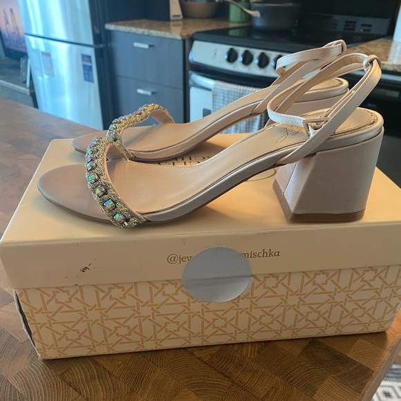 Badgely mischka 2.5 inch heels. Size 7.5 - Picture 2 of 2
